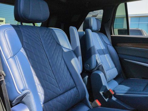 New 2026 Cadillac Vistiq Premium Luxury image 27