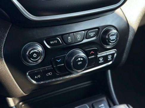 Used 2021 Jeep Cherokee Latitude Lux image 14