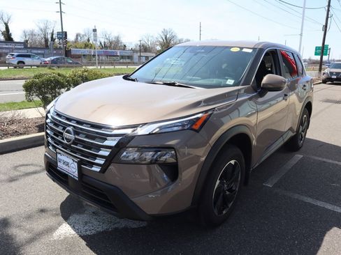 Certified 2025 Nissan Rogue SV AWD/4WD image 9