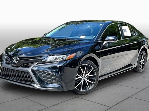 Used 2024 Toyota Camry SE FWD image 1