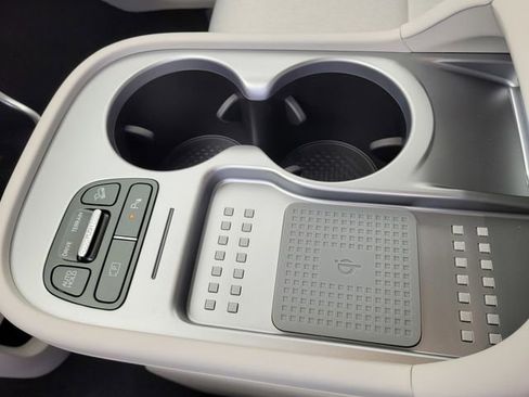 New 2026 Hyundai Ioniq 9 SE image 17