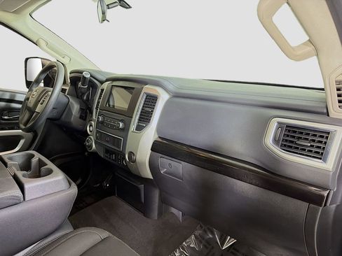 Used 2017 Nissan Titan SV image 28