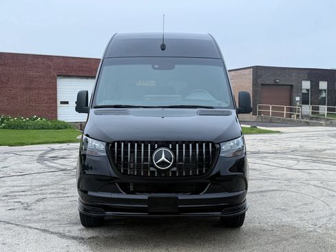 Used 2024 Mercedes-Benz Sprinter 2500 image 3