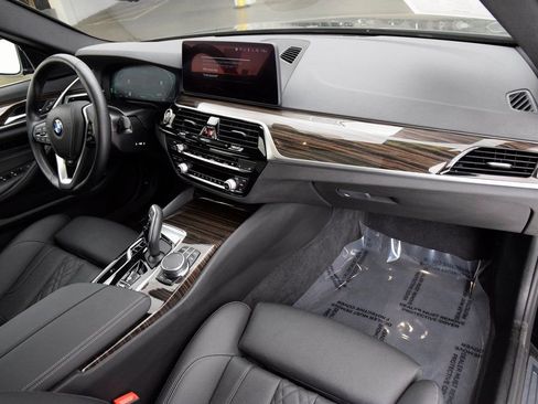 Used 2023 BMW 530i w/ Convenience Package image 15