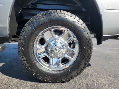 Used 2022 RAM 2500 Tradesman w/ Chrome Appearance Group AWD/4WD image 9