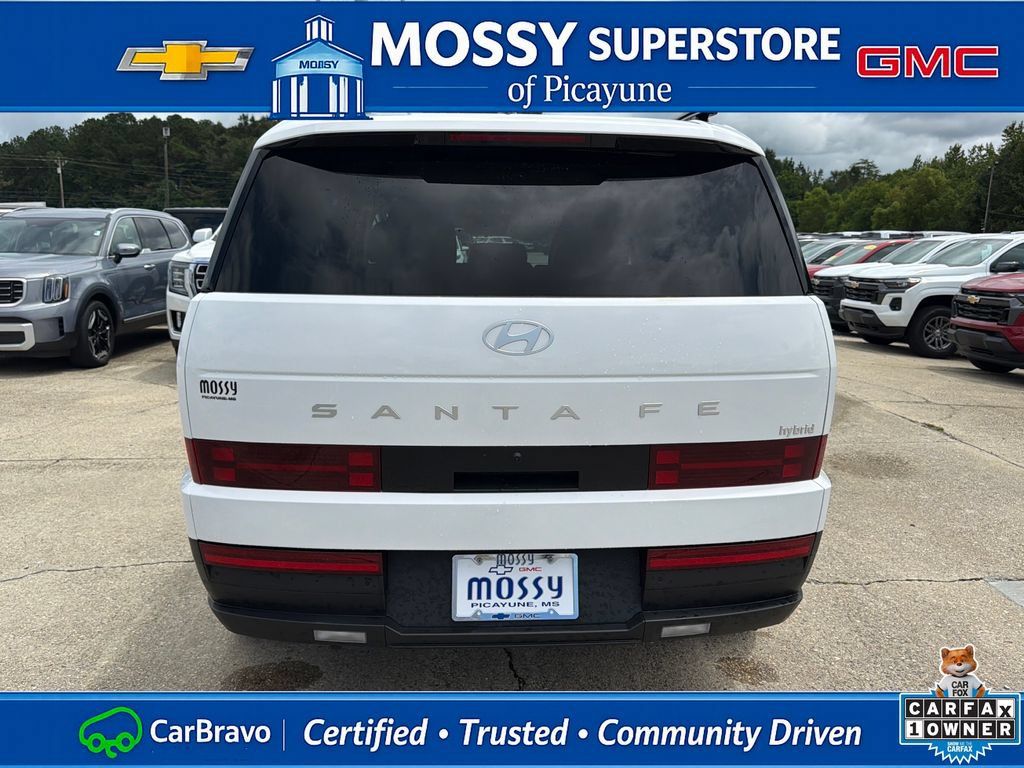 Used 2025 Hyundai Santa Fe SEL FWD image 5