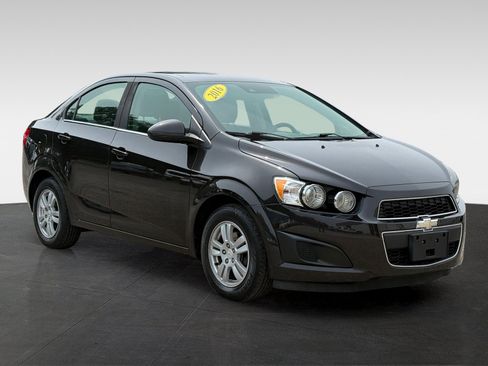 Used 2016 Chevrolet Sonic LT w/ Driver Confidence Package FWD image 3