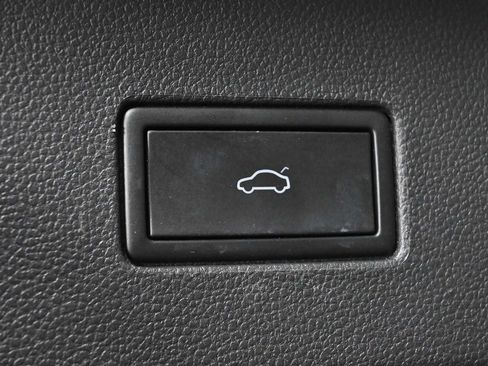 Certified 2023 Volkswagen Atlas SE FWD image 8