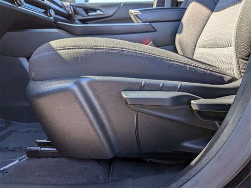 Used 2025 Chevrolet Equinox LT image 16