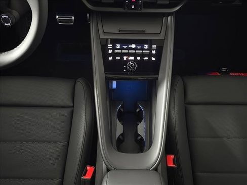 Certified 2025 Porsche Macan 4S Electric image 22