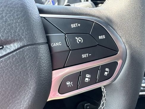 New 2027 Chrysler Pacifica Select w/ Family Tech Group FWD image 25