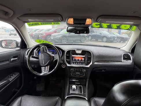 Used 2018 Chrysler 300 Limited w/ Safetytec Plus Group image 24