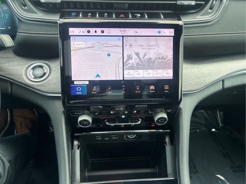 Used 2022 Jeep Grand Cherokee Overland AWD/4WD image 22