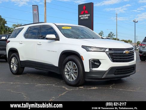 Used 2023 Chevrolet Traverse LT FWD image 1