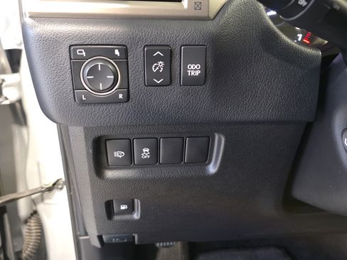 Used 2016 Lexus GX 460 w/ Premium Package AWD/4WD image 20