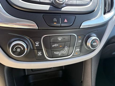 Used 2022 Chevrolet Equinox LS w/ LS Convenience Package FWD image 20