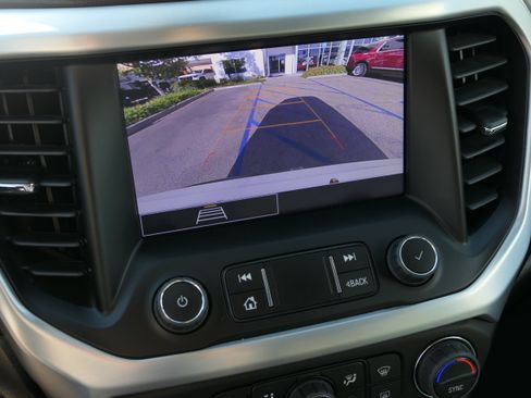 Used 2023 GMC Acadia SLE w/ Driver Convenience Package FWD image 20