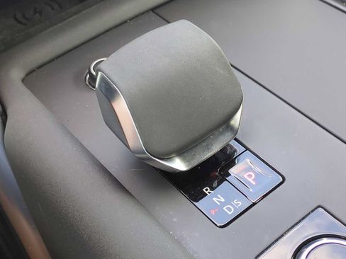 Used 2022 Land Rover Discovery S AWD/4WD image 16