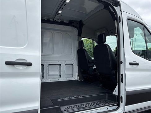 Used 2022 Ford E-Transit Medium Roof image 29