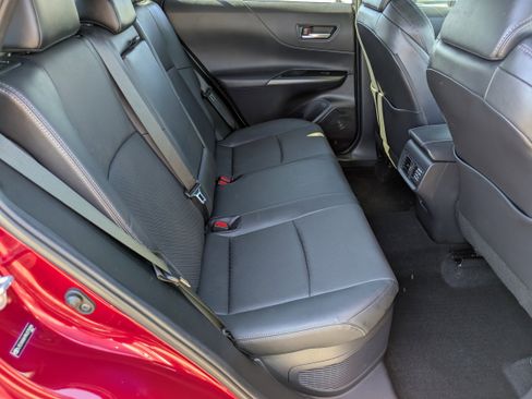 Used 2021 Toyota Venza XLE image 13