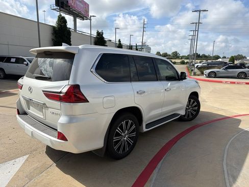 Used 2019 Lexus LX 570 4WD w/ Luxury Package image 3