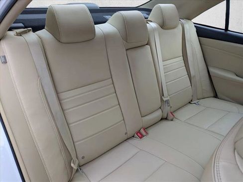 Used 2016 Toyota Camry XLE image 16