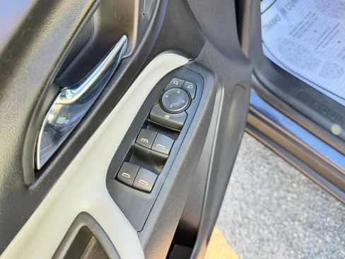 Used 2019 Chevrolet Equinox LS image 17