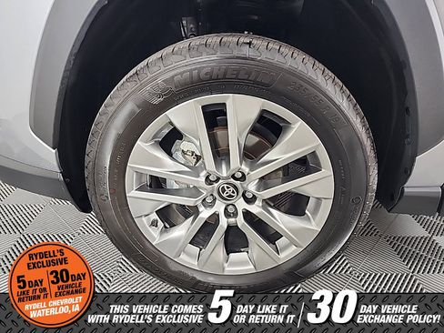 Used 2025 Toyota RAV4 XLE Premium image 15