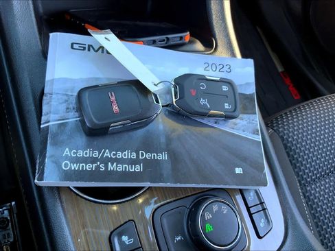Certified 2023 GMC Acadia SLE w/ Driver Convenience Package image 13