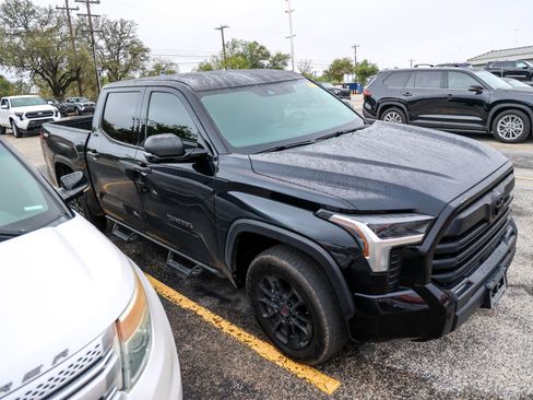 Used 2023 Toyota Tundra SR5 w/ SR5 Convenience Package AWD/4WD image 7