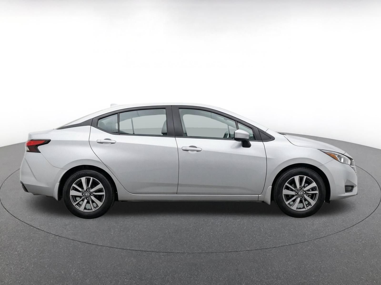 Used 2025 Nissan Versa SV FWD image 9