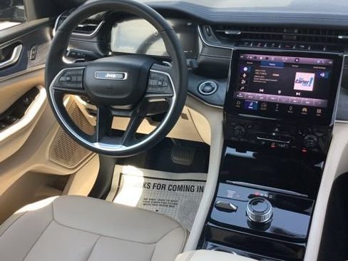 Certified 2023 Jeep Grand Cherokee Limited AWD/4WD image 18