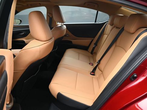 Used 2025 Lexus ES 300h w/ Premium Package FWD image 17