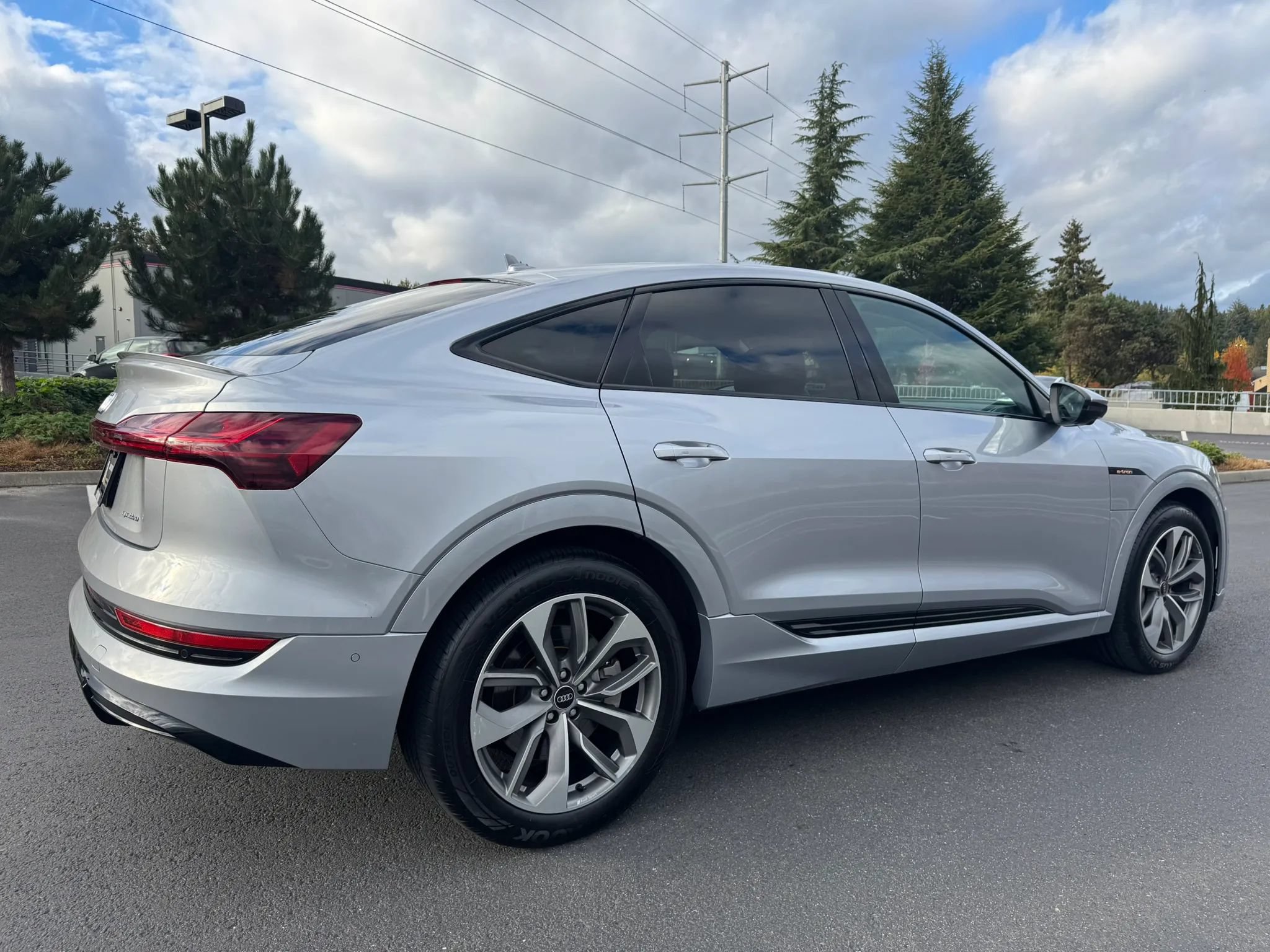 Used 2021 Audi e-tron Premium Plus w/ Premium Plus Package AWD/4WD image 11