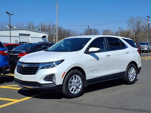 Used 2022 Chevrolet Equinox LT image 1