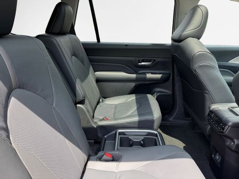 New 2026 Toyota Grand Highlander AWD image 28