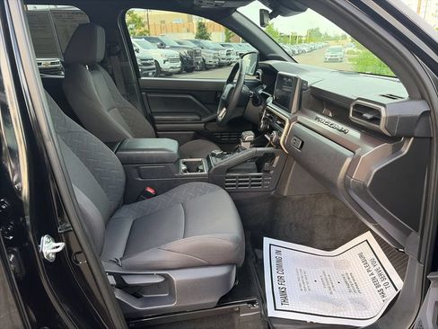 Used 2025 Toyota Tacoma SR5 AWD/4WD image 12