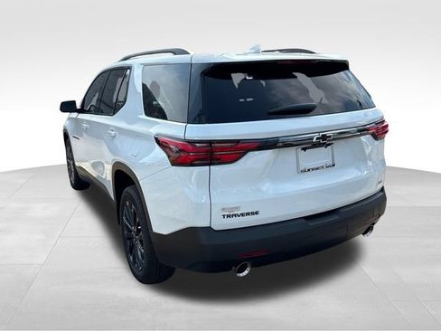 Used 2023 Chevrolet Traverse RS w/ LPO, Cargo Package FWD image 3