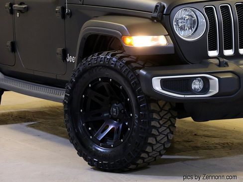 Used 2019 Jeep Wrangler Unlimited Sahara w/ Uconnect 4C Nav & Sound Group AWD/4WD image 3
