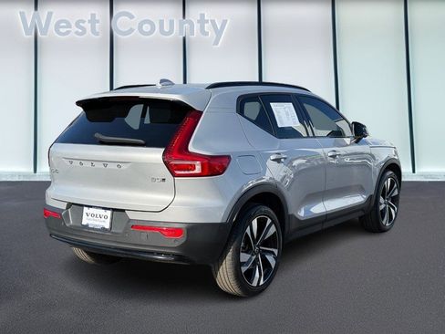 Certified 2023 Volvo XC40 B5 Ultimate w/ Protection Package Premier image 4