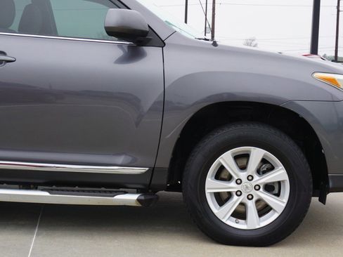 Used 2011 Toyota Highlander 2WD image 9