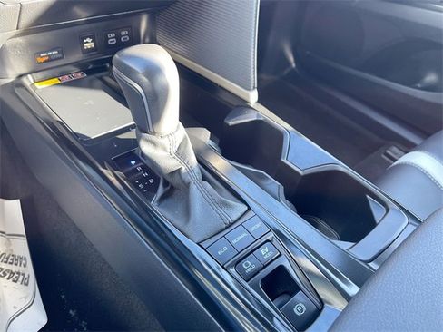 Used 2025 Toyota Camry SE image 15