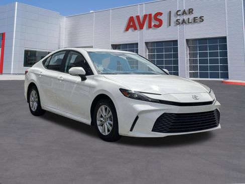 Used 2025 Toyota Camry LE FWD image 9