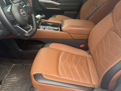 Used 2025 Nissan Pathfinder Platinum AWD/4WD image 3