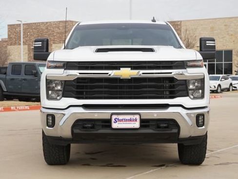Used 2025 Chevrolet Silverado 2500 LT w/ Safety Package AWD/4WD image 2