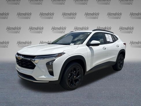 Used 2025 Chevrolet Trax LT FWD image 4