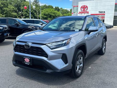 Used 2025 Toyota RAV4 XLE w/ Convenience Package AWD/4WD image 3