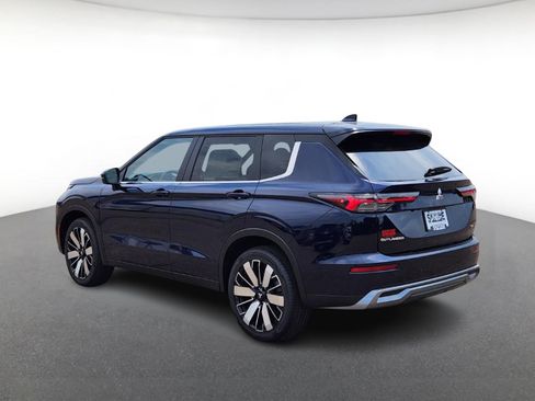 New 2025 Mitsubishi Outlander SE image 4