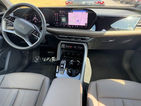 Used 2025 Audi Q5 Premium w/ Convenience Package image 11