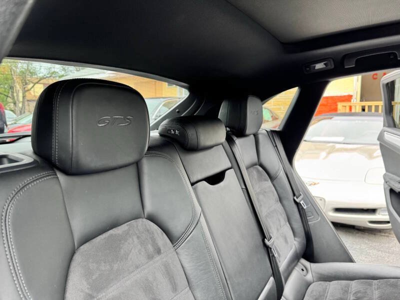 Used 2017 Porsche Macan GTS AWD/4WD image 16
